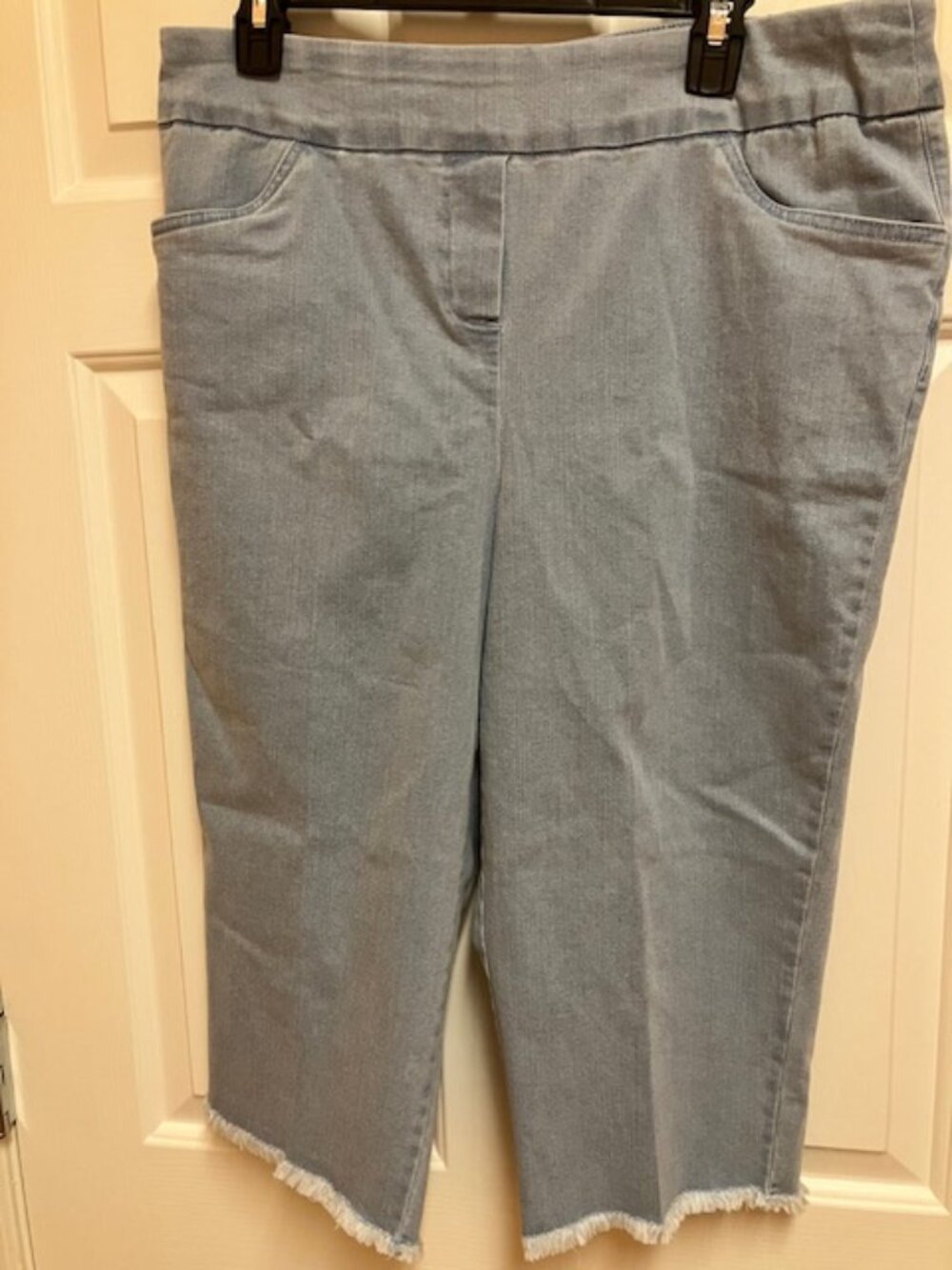 Alfred Dunner petite denim capris- NWT
